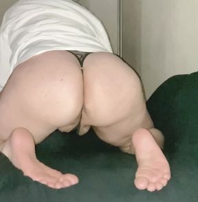 Femboy playing with her hole