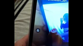 surpris son ami en train de se masturber