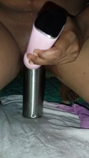 Bhabhi Ne pura botal chut me dal diya