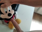 Me Follo a Mickey Mouse y le Doi Unos Pollazos Con Mi Enorme Verga Hasta Correrme