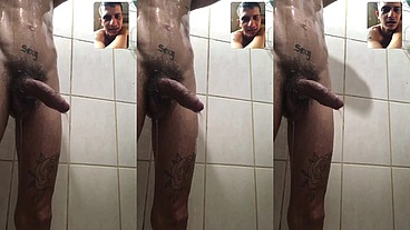 Sendo voyer do meu namorado dotado e grosso 21CM por chamada de vídeo.