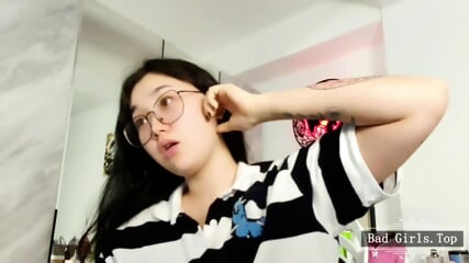 Very petite amateur asian teen webcam solo