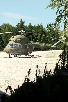 Pretty fashionista seduces while masturbating her clit