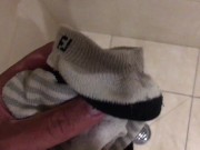 FILTHY WHITE SOCKS GOT MY FEET STINKING - WASH THEM WITH ME - MANLYFOOT - SHOWERING THESE FEET 🦶 🚿