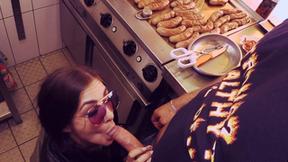 ”Influencer Girl rates Jürgen's Frankfurter 8/10”