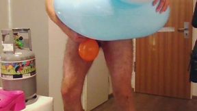 Masturbation mit Crocs Clogs und prallem Schwimmring