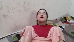 Little stepsister school se aane baad bathroom me dress change karte dekh liya