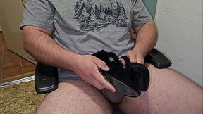 Masturbating and cumming into wife'_s ballerina flats