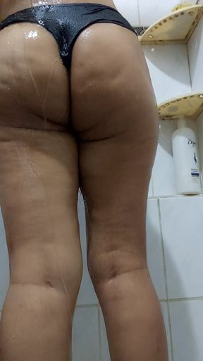 Horny Neighbor Caught Looking at a Woman with a Perfect Ass Showering Her Ass After Sweaty Workout