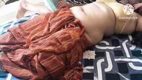 BHABHI CALLED MASSAGE MAN FOR FUN IN HINDI