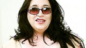 Chunky Wifey Works a Shaft