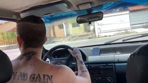 dei carona pro meu amigo e ele me chupou no carro