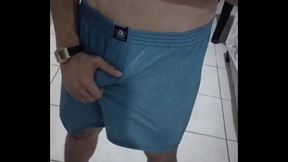 Safado acariciando o pau