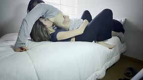 Me excita ver a mi empleada aspirando la casa y por eso termino haciendo las tijeras con ella y comiendole el co&ntilde_o