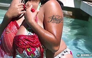 Roxi Red: Bikini Bustin