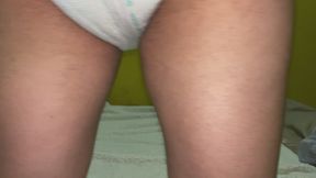Cumming in messy diaper