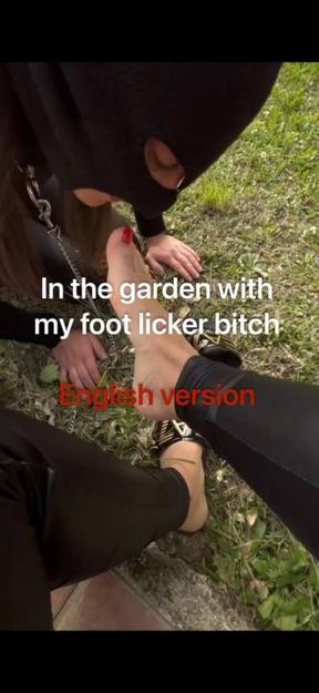 In giardino con la mia cagna leccapiedi 
In the garden with my foot licking bitch