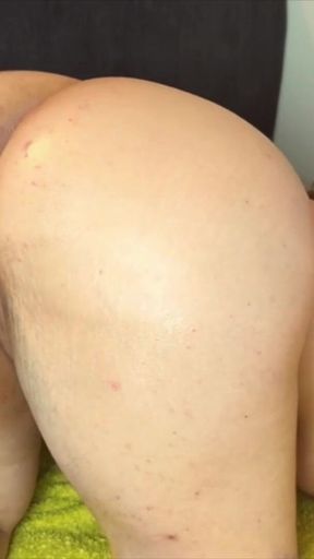 Hot Camgirl Gets Her Pussy Hard Fucked