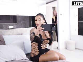 Colombian Floozy Mariana Martix Teases Pool Hunk with Her Hawt Curves - LATIN CHICK mother I'd like to fuck