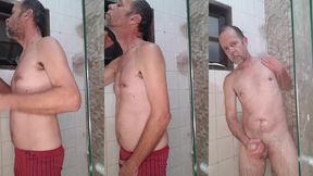 fui tomar banho esperando minha putinha safada daiane belan pra arregaca a buceta dela no chuveiro