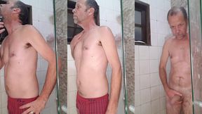 fui tomar banho esperando minha putinha safada daiane belan pra arregaca a buceta dela no chuveiro