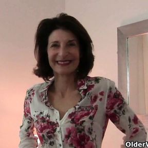 Grandma&#039;s libido gets fired up by the dirty photographer