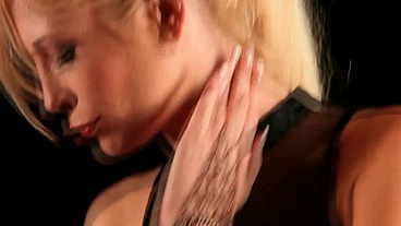 Look At That Pussy! Tasha Reign Slides That Red Dildo Inside Her!