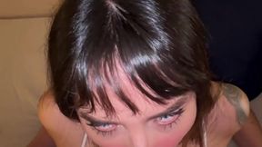 ME FOLLAS EL CO�ITO SIN CONDON? - Mi vecina de co�o apretado me pide semen en la tetas CUMSHOT