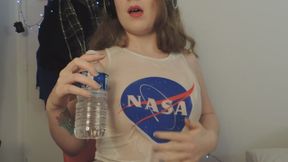 0075 - Wet tshirt striptease