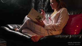 Reading, Smoking 4K