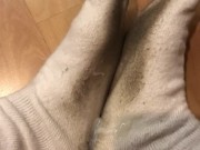 Klaarkomen over HELE vieze witte sokken