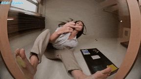 Brett gives you the finger and then CRUSH! - MP4