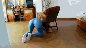Get stuck under the chair in jeans MP4