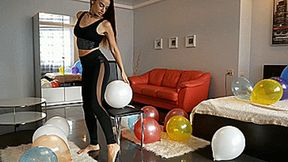 Sandra hot sit pop on the chair 4K UHD