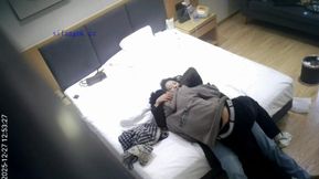 ⏪酒店偷拍⏩高冷反差婊跨年被男友操无毛穴三天三夜