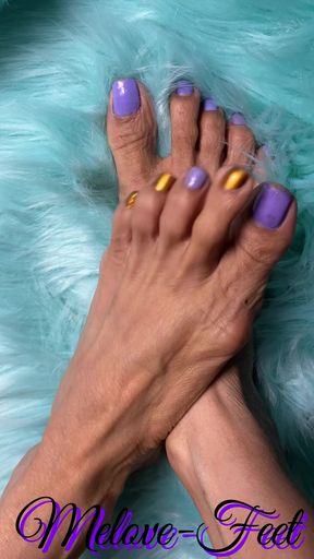Melove Just Showing her Sexy Little Feet