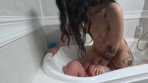 WDC and Faith - Threesome with a sexdoll in bathtub