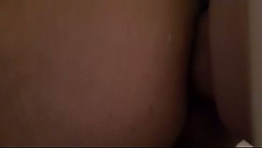 Uno m&aacute_s de mi dildo cabez&oacute_n pegado al sanitario para darme m&aacute_s profundo y duro, muchos mecos al final orgasmo de pr&oacute_stata