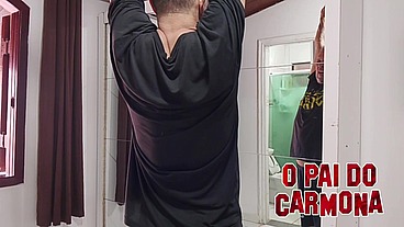 OPaidoCarmona fazendo a barba peladao