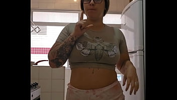 Coloquei essa Roupinha porque hoje vou receber um amigo em casa sem meu marido saber