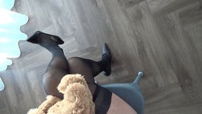 teddy bear sits astride my crossed legs 2Le