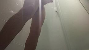 deje mi camara grabando en el bano de los invitados y descubri a mi mejor amigo!