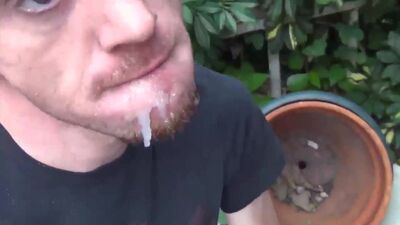 Cum thirsty fellow begs his neighbor for some hot facial