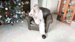 Amputee on crutches AVI (1920x1080) FHD