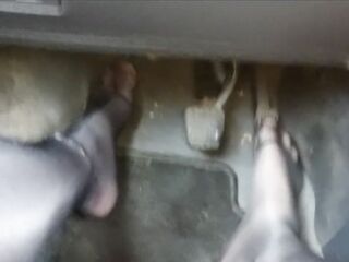 Warten an der Bahnscrhanke ** Nylonfeet **