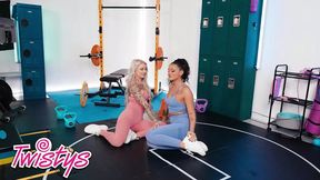 Double ended dildo destroys Rayn Reid's ass&#x1F351; as Nichole Saphir cums hard - Twistys
