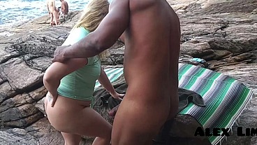 Depois do trabalho a safada - Melissa Alecxander - me chama para me dar o cu na praia