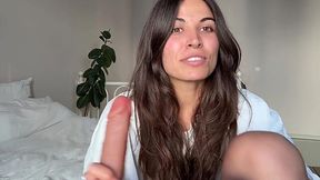 The brunette learned to cum more from a vibrator than from cocks, wanking the pussy hardly during solo session