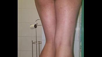 en el ba&ntilde_o a solas