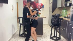 no me gusta que mi novia traiga a su mejor amigo a nuestra fiesta porque cuando baila regueton el le frota la polla en su culo ntr netorare